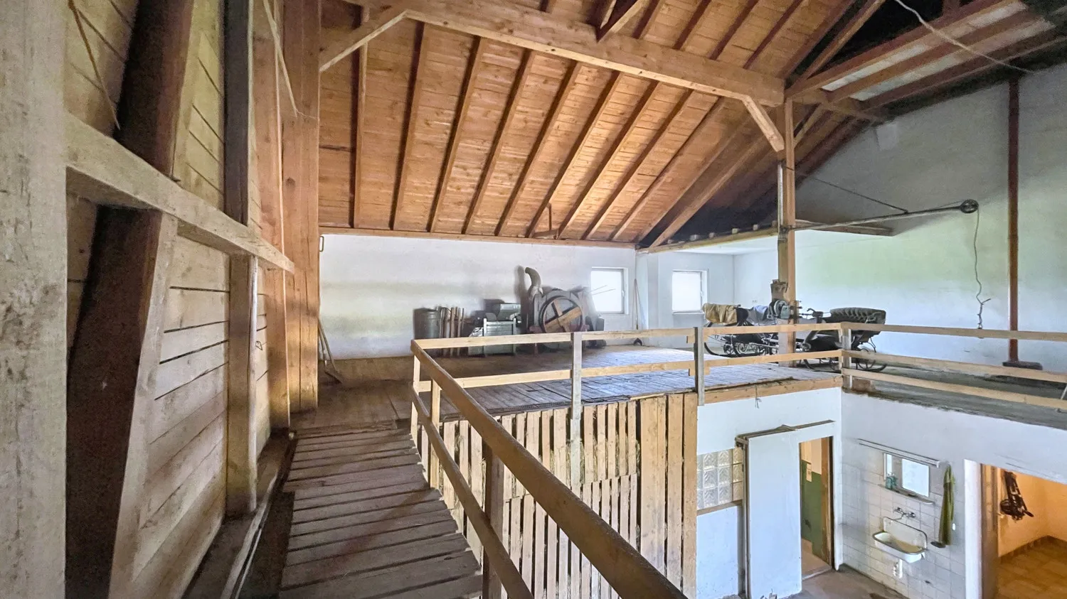 Blick in den Wirtschaftstrakt  von oben