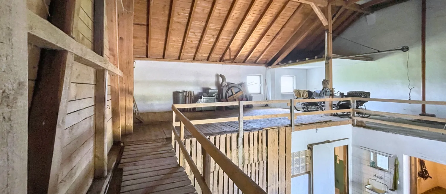 Wirtschaftstrakt beim Haupthaus