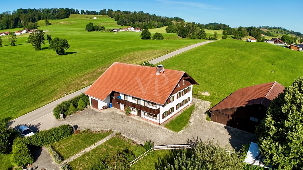 Panoramaufnahme des Hofes mit zugehörigem Land