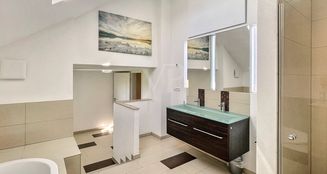 von_poll_real_estate_property_25062012_image_12