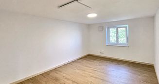 von_poll_real_estate_property_25062012_image_13