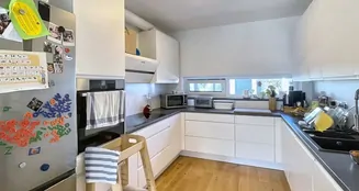 von_poll_real_estate_property_25062022_image_2