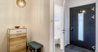 von_poll_real_estate_property_25062022_image_1