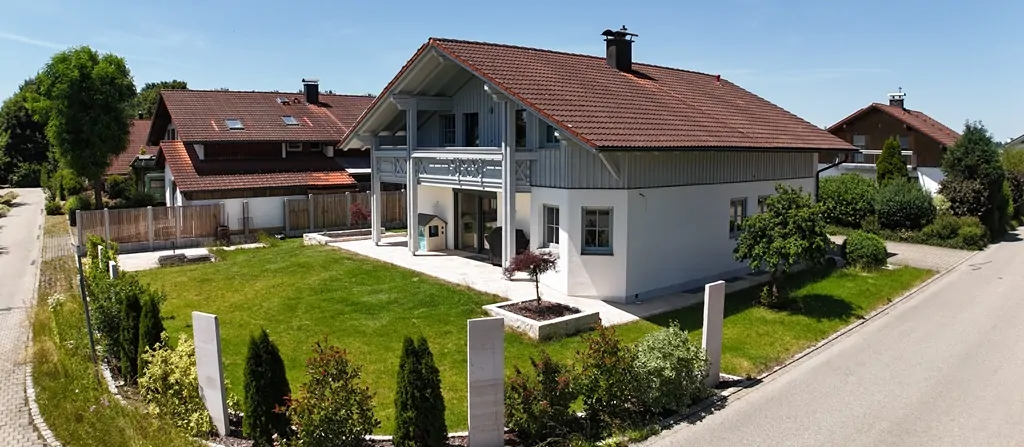 Außenansicht mit Terrasse in Süd / Ost Ausrichtung