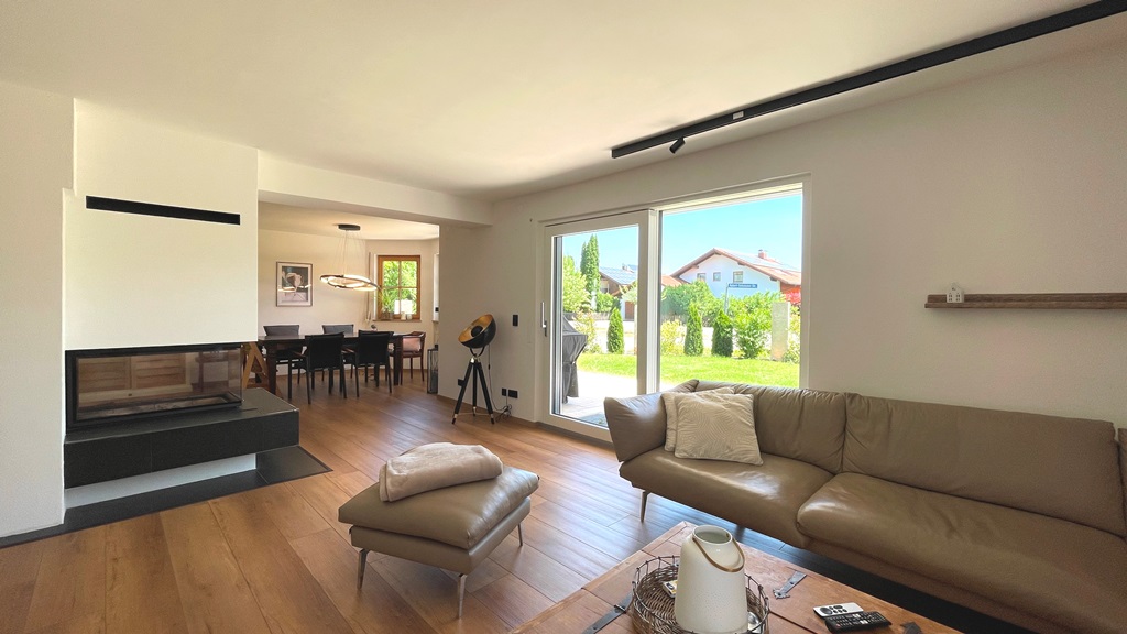 Wohnzimmer und Esszimmer