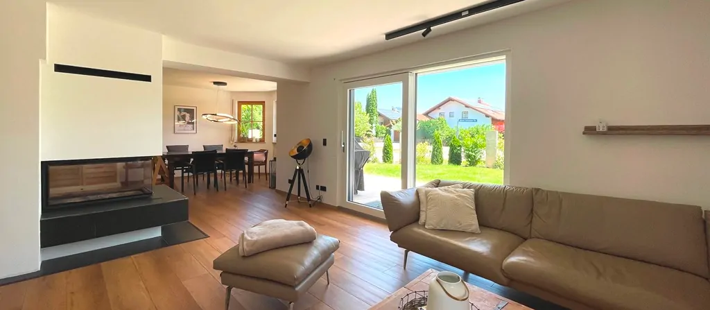 Wohnzimmer und Esszimmer