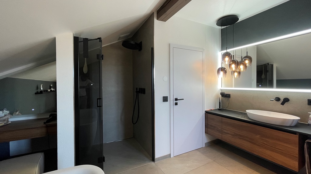 Badezimmer Blick auf die Dusche