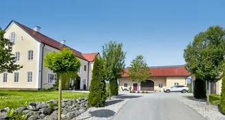 von_poll_real_estate_property_25062017_image_0