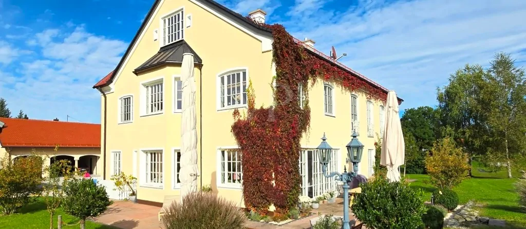 Blick auf das Haupthaus