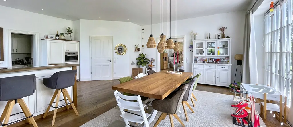 großzügiger Essbereich