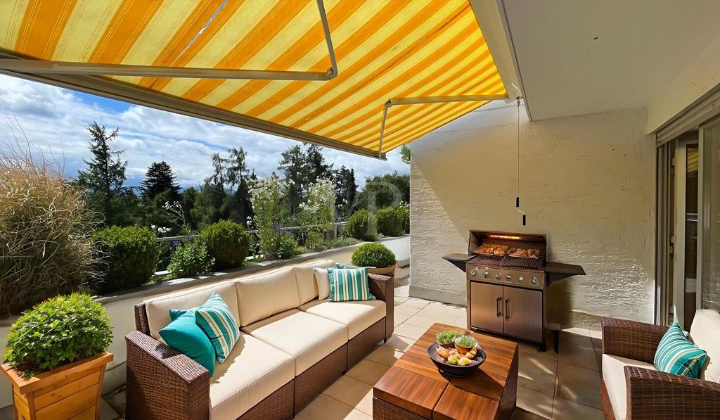 große, uneinsehbare Dachterrasse