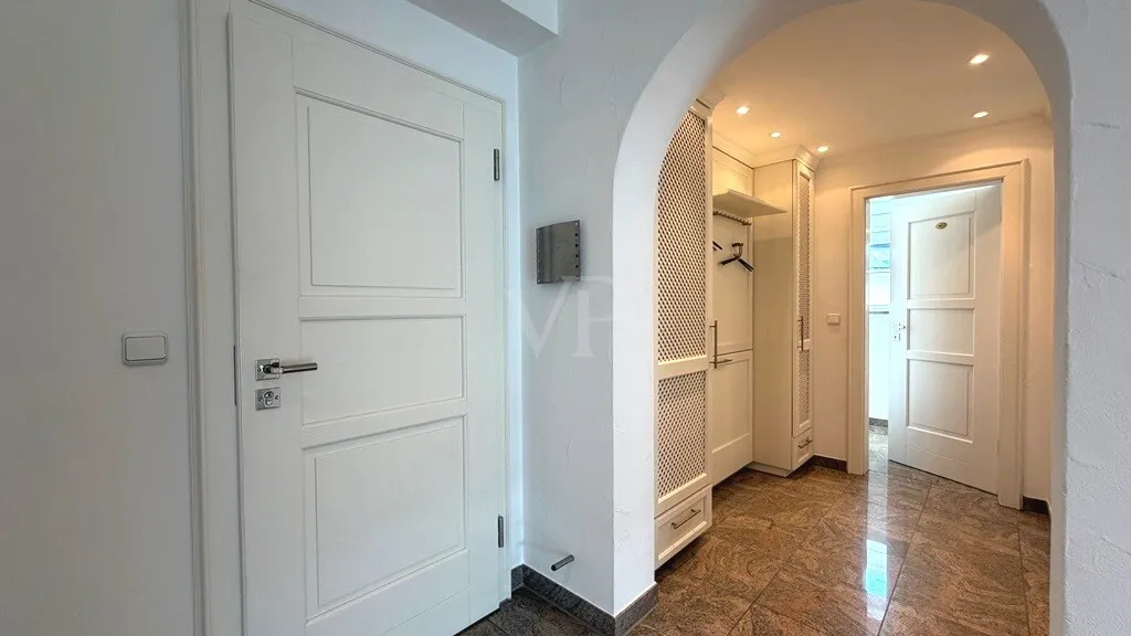 Eingangsbereich mit Blick zur Garderobe