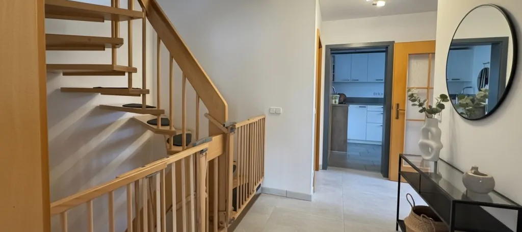 Flur mit Blick in die Küche