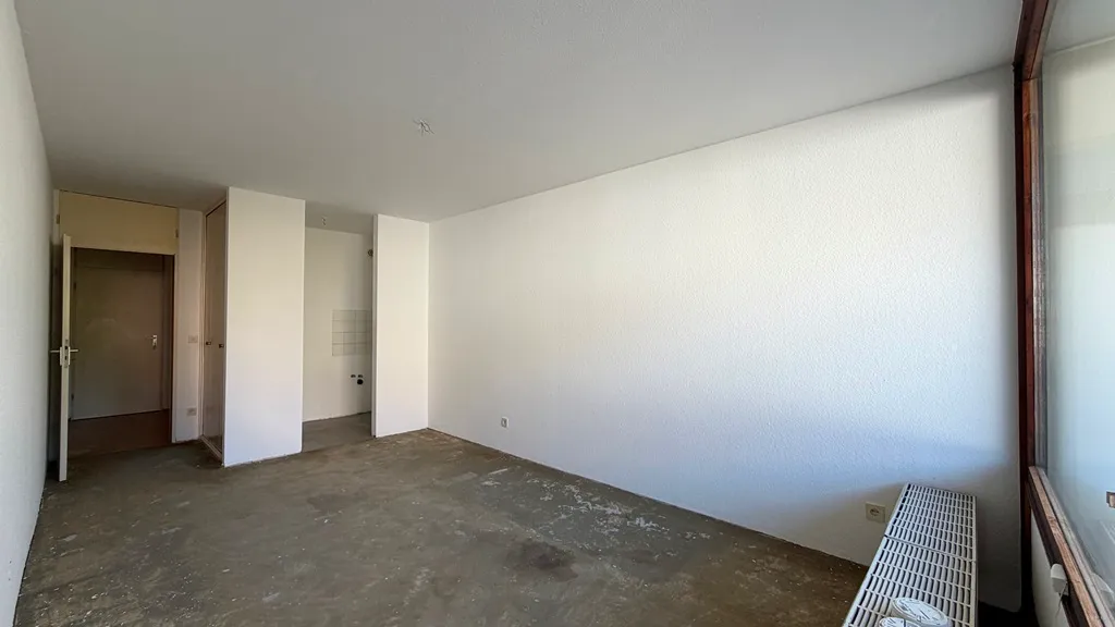 Appartement mit Blick zur Kochecke und Eingangsbereich