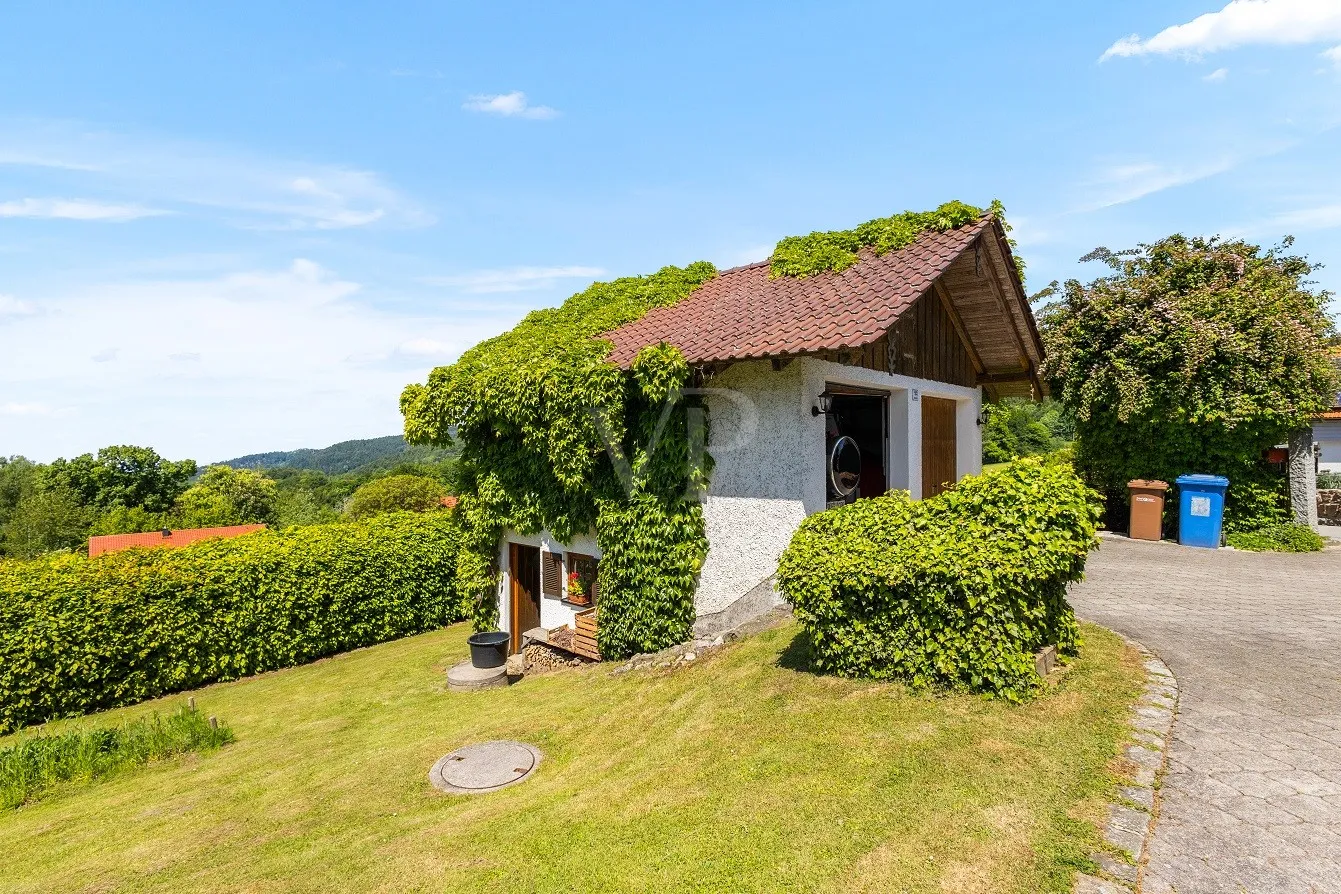 Charmantes Bauernhaus mit Traumblick oberhalb von Deggendorf
