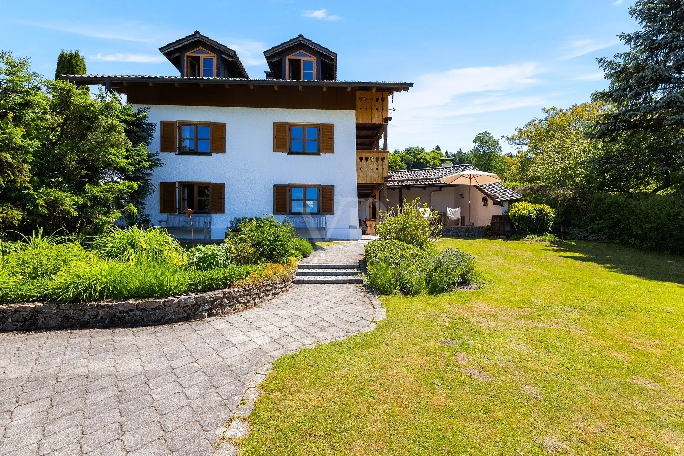 Charmantes Bauernhaus mit Traumblick oberhalb von Deggendorf