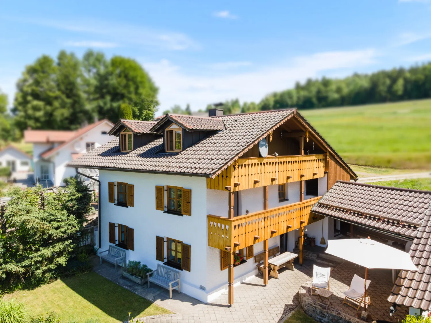 Charmantes Bauernhaus mit Traumblick oberhalb von Deggendorf