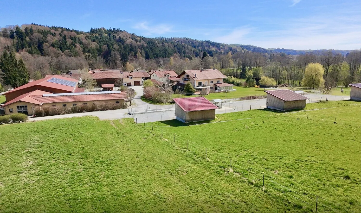 Weitläufige Ranch mit 16ha arrondierter Fläche und guter Verkehrsanbindung