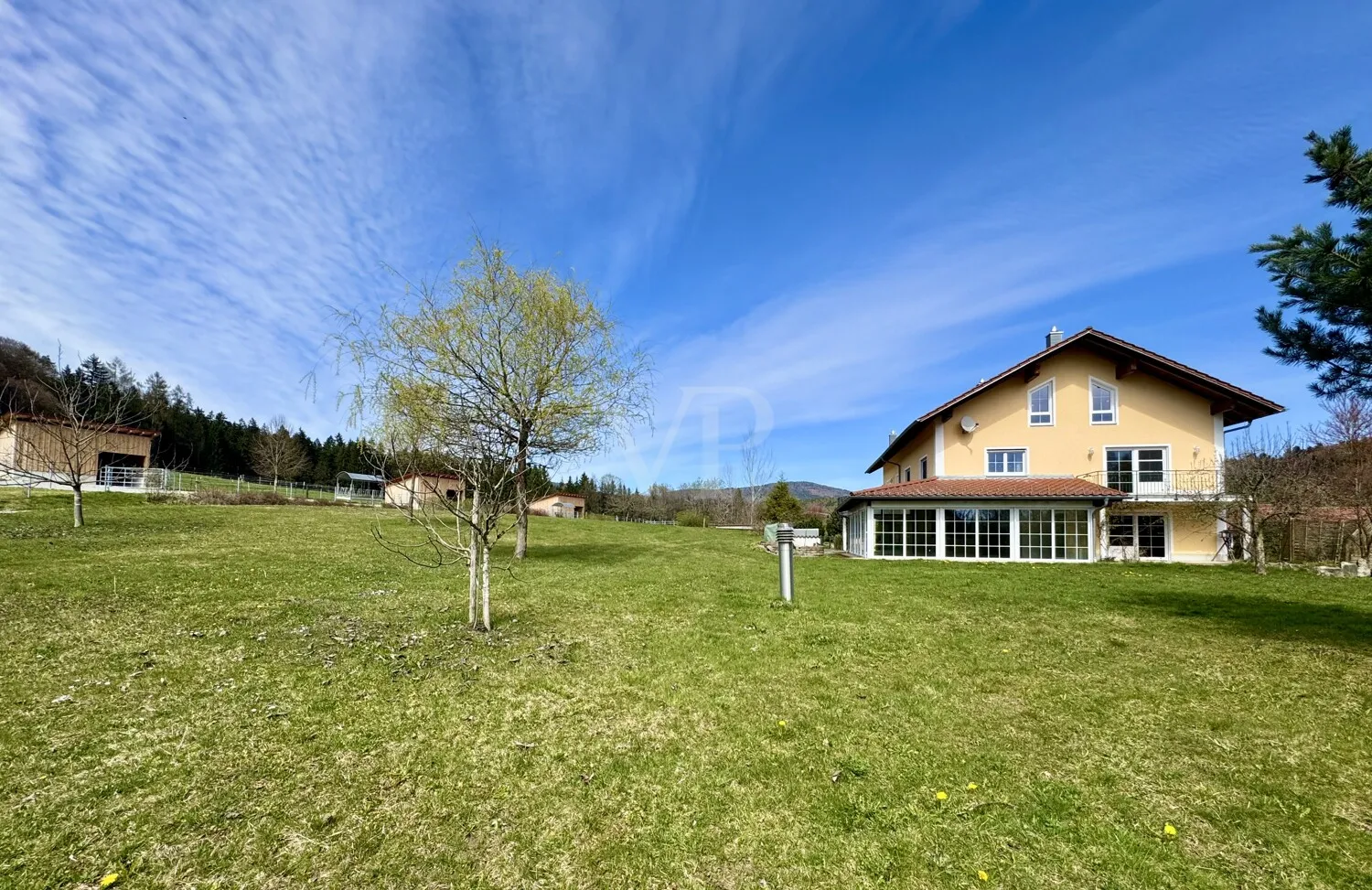 Weitläufige Ranch mit 16ha arrondierter Fläche und guter Verkehrsanbindung