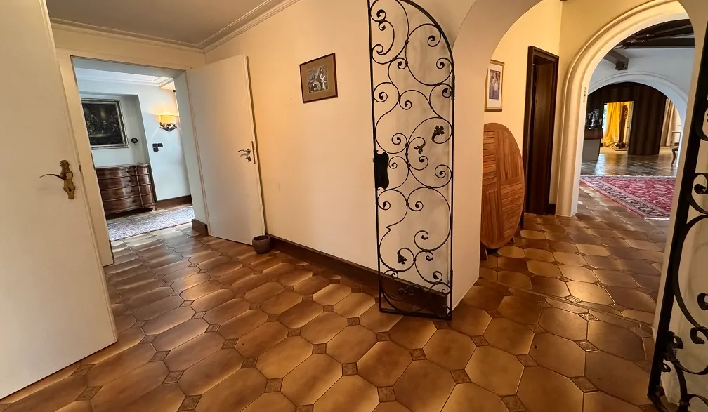 Wohn- und Geschäftshaus in zentraler Lage ** ca. 930 € / m² Wohn-/Gewerbe-/Nutzfläche