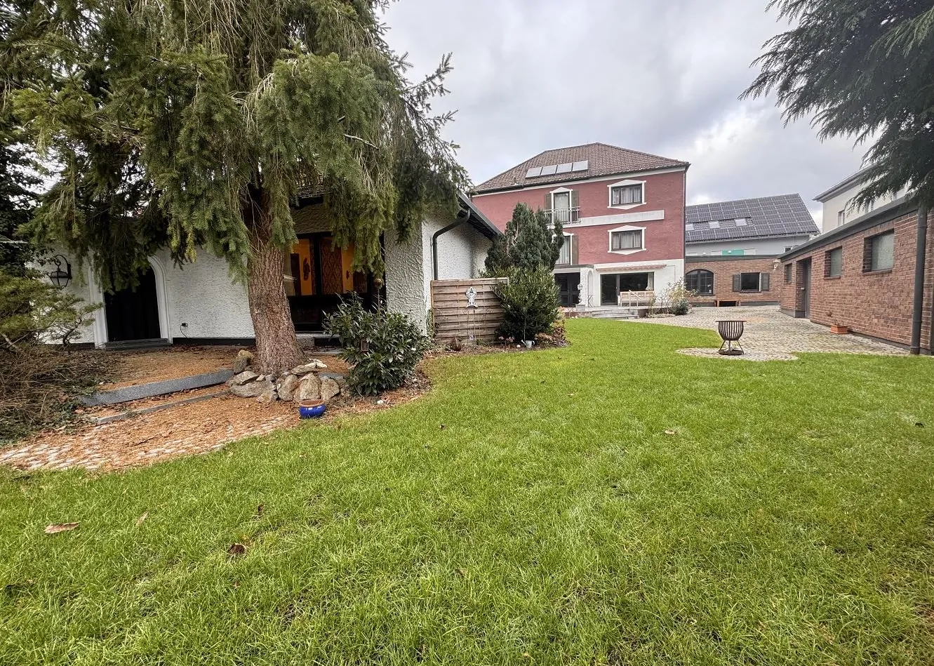 Wohn- und Geschäftshaus in zentraler Lage ** ca. 930 € / m² Wohn-/Gewerbe-/Nutzfläche