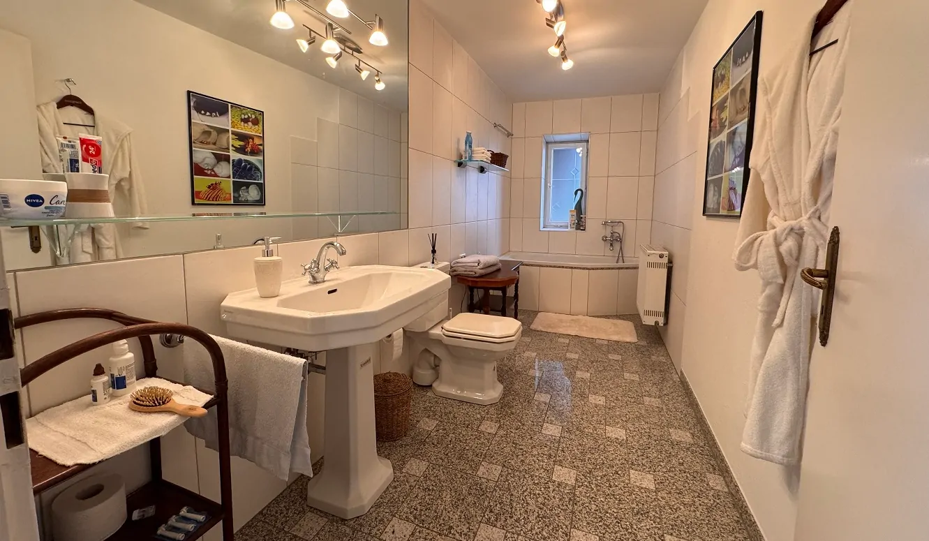 Wohn- und Geschäftshaus in zentraler Lage ** ca. 930 € / m² Wohn-/Gewerbe-/Nutzfläche