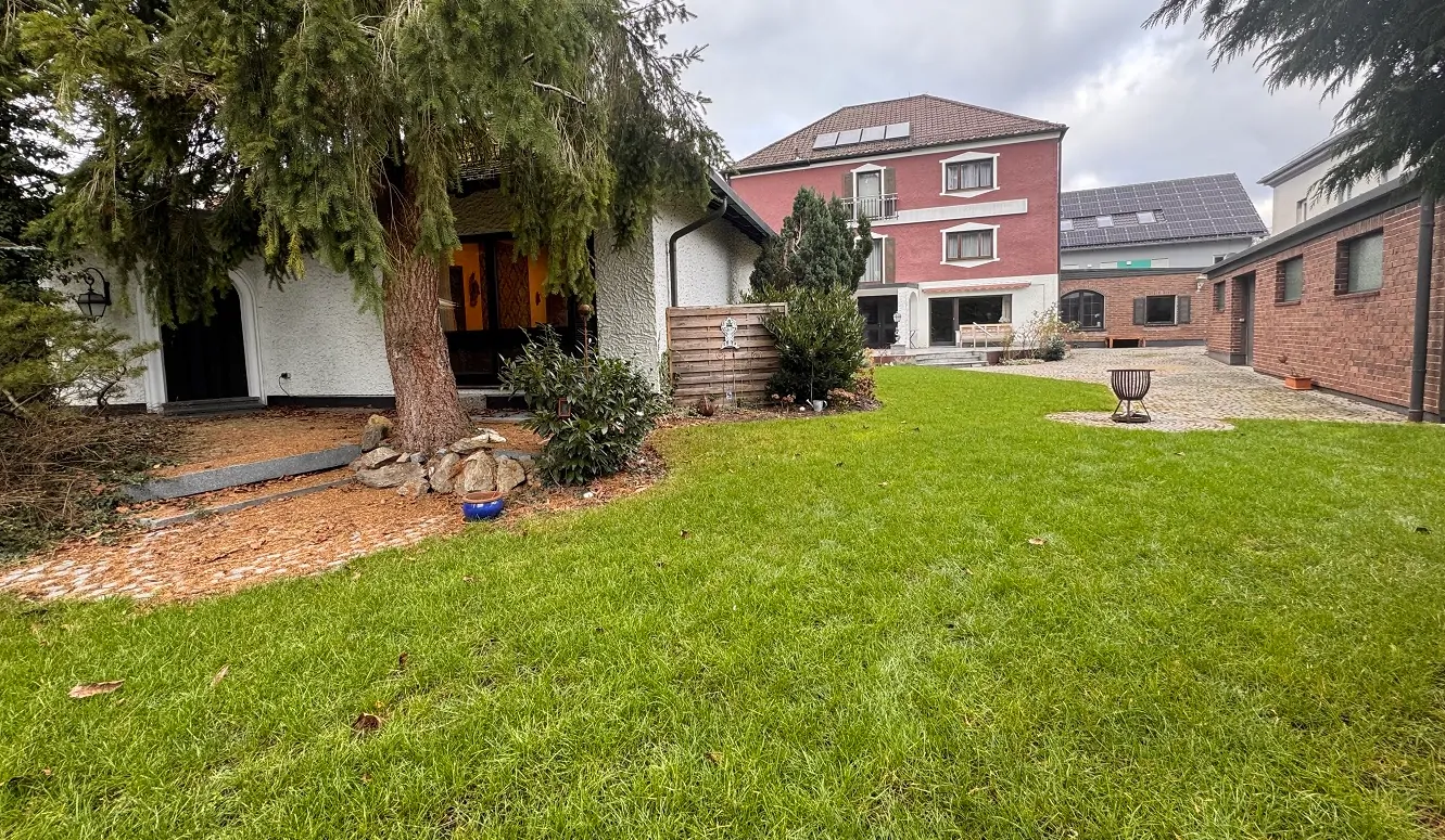 Wohn- und Geschäftshaus in zentraler Lage ** ca. 930 € / m² Wohn-/Gewerbe-/Nutzfläche