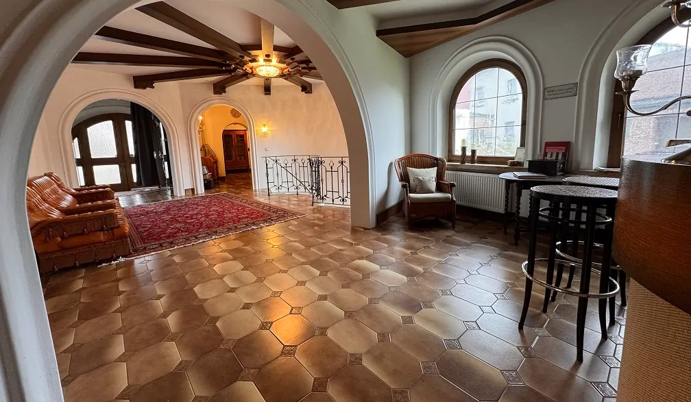 Wohn- und Geschäftshaus in zentraler Lage ** ca. 930 € / m² Wohn-/Gewerbe-/Nutzfläche