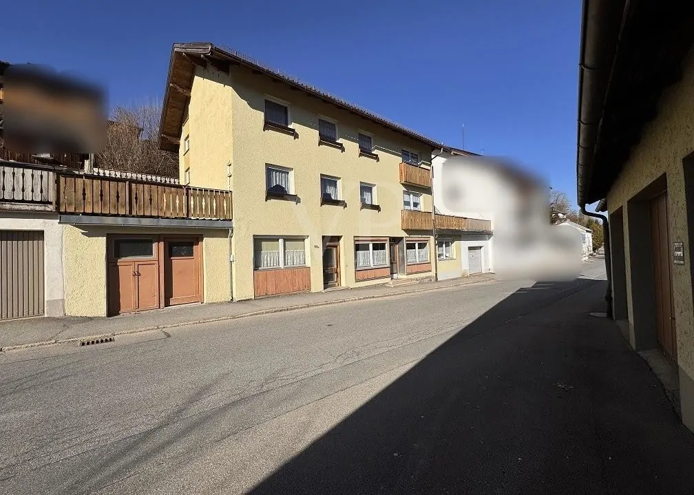 Geräumiges Wohn- und Geschäftshaus mit 6 Garagen