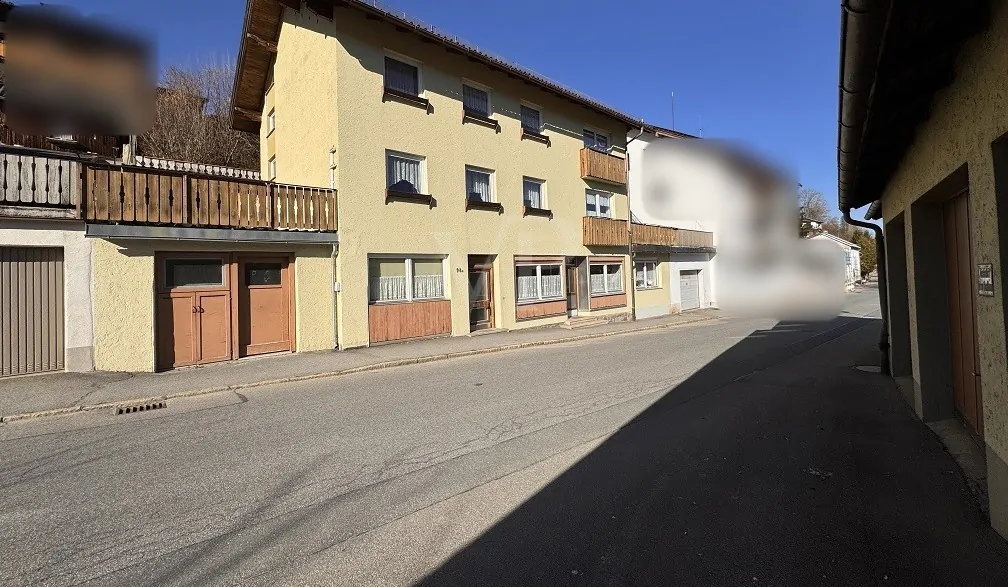 Geräumiges Wohn- und Geschäftshaus mit 6 Garagen