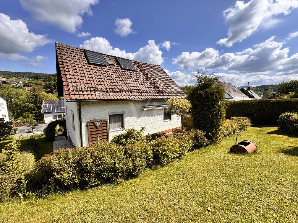 Kleines und charmantes Wohnhaus auf großem Erbbaugrundstück
