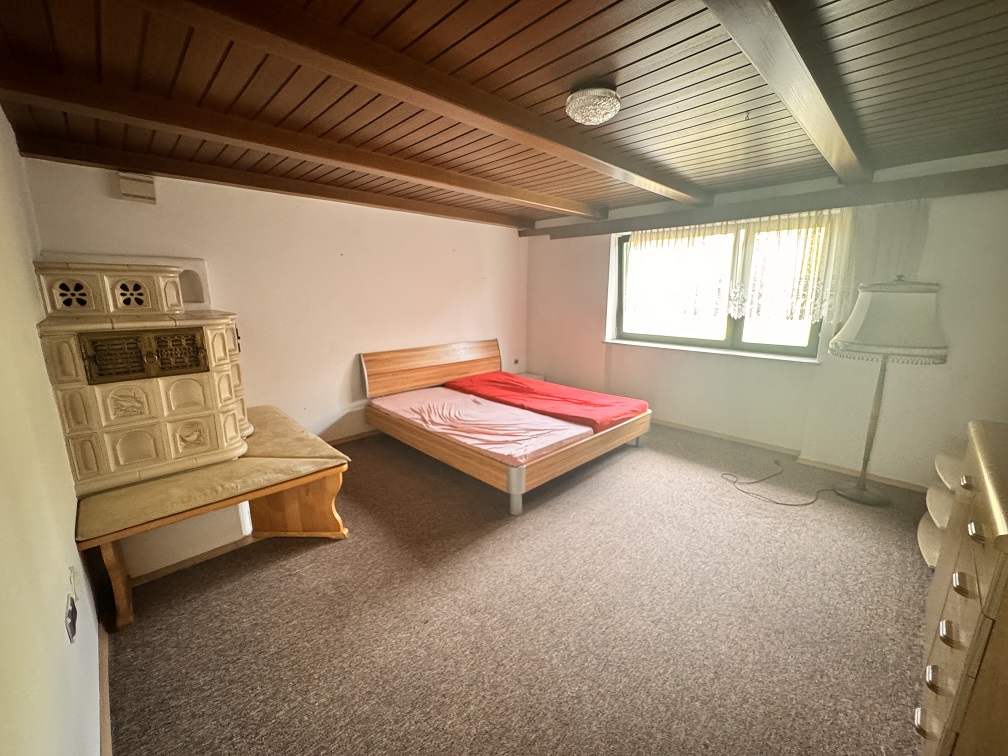 Geräumiges Wohnhaus auf großem Grundstück