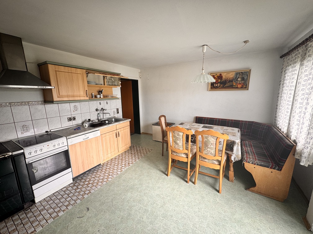 Geräumiges Wohnhaus auf großem Grundstück