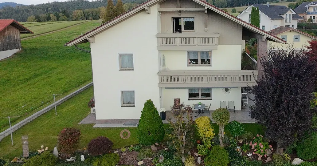 Großes, sehr gepflegtes Wohnhaus mit Keller für 2 Familien