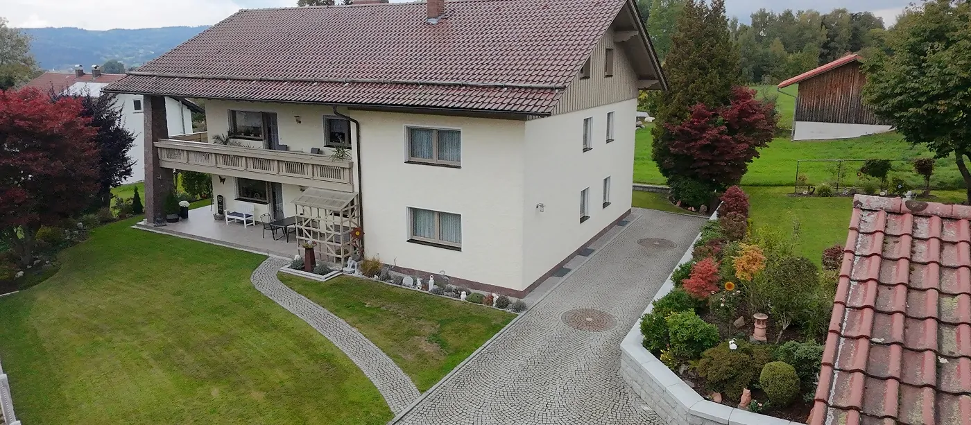 Großes, sehr gepflegtes Wohnhaus mit Keller für 2 Familien