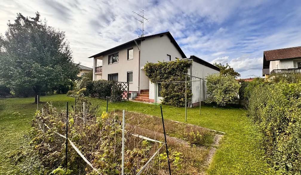 Einfamilienhaus mit Keller in ruhiger Lage