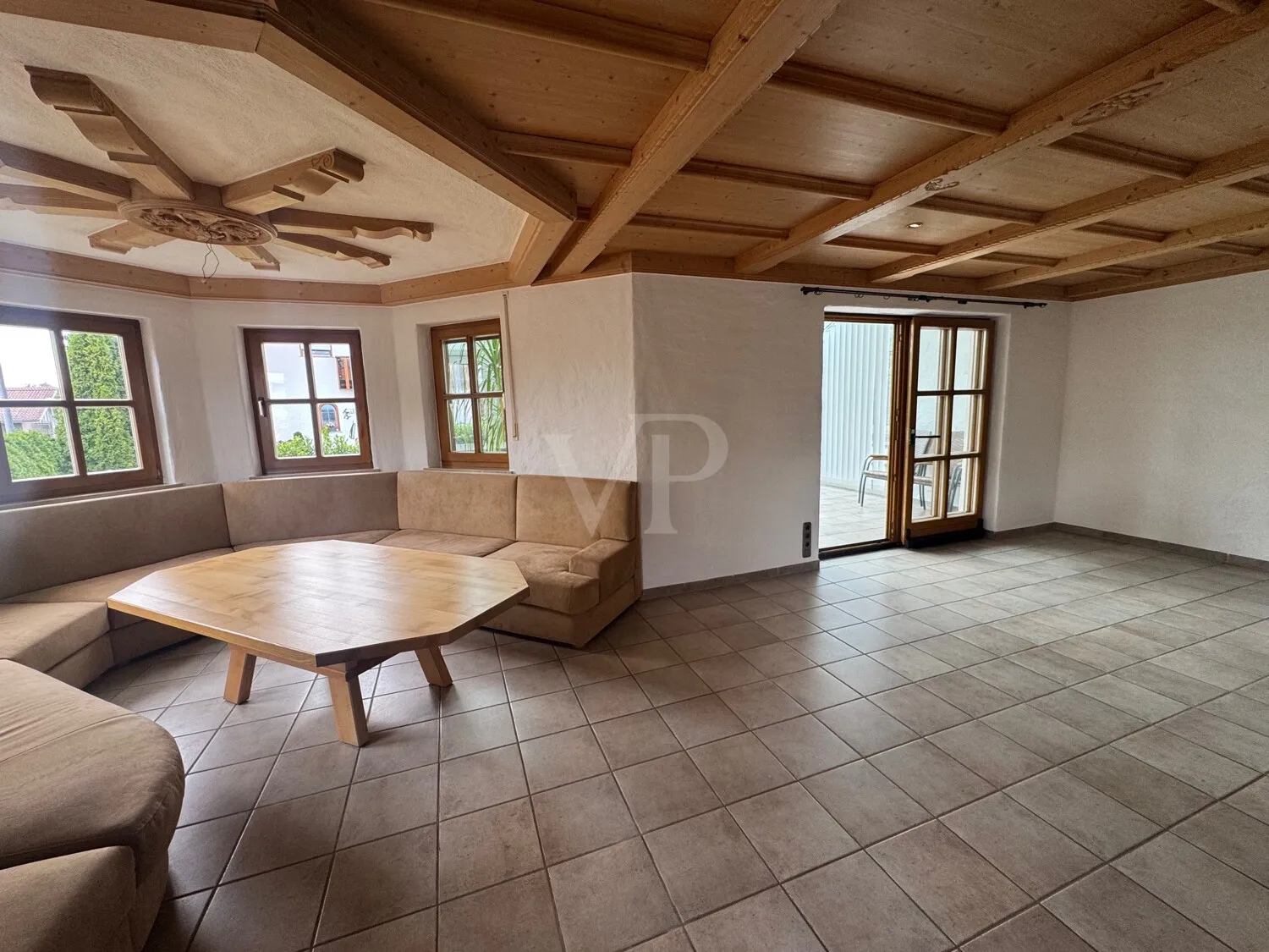 Altersgerechte 3-Zimmerwohnung mit großem Keller, Wintergarten und Kachelofen