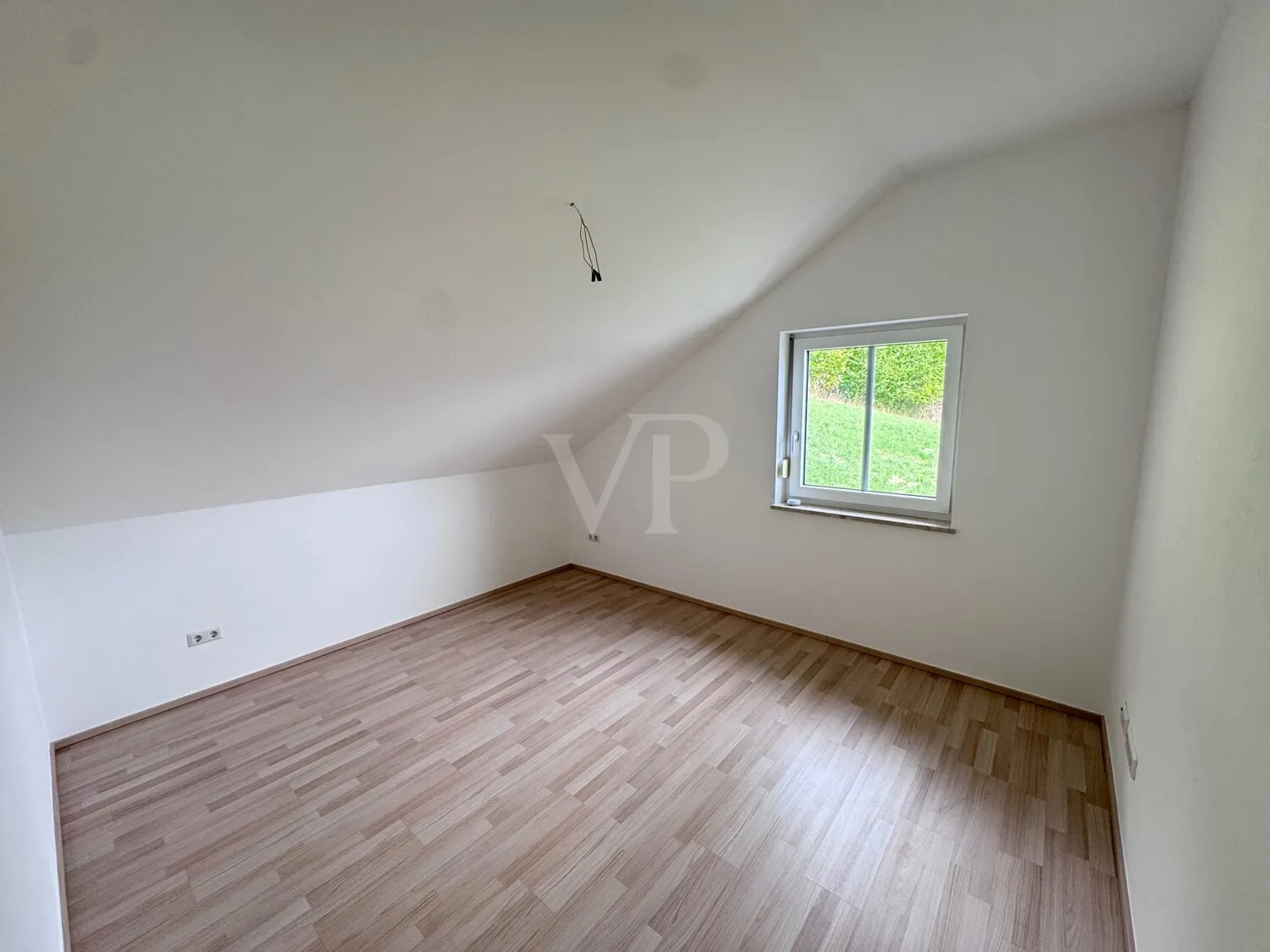 Geräumige und gepflegte Wohnung mit Stellplatz und Küche