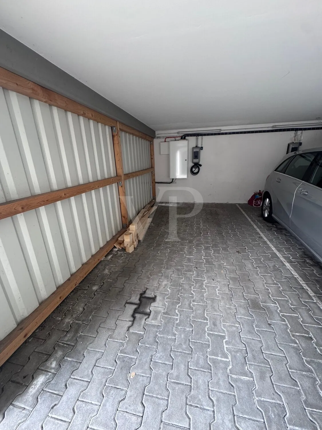 Geräumige und gepflegte Wohnung mit Stellplatz und Küche
