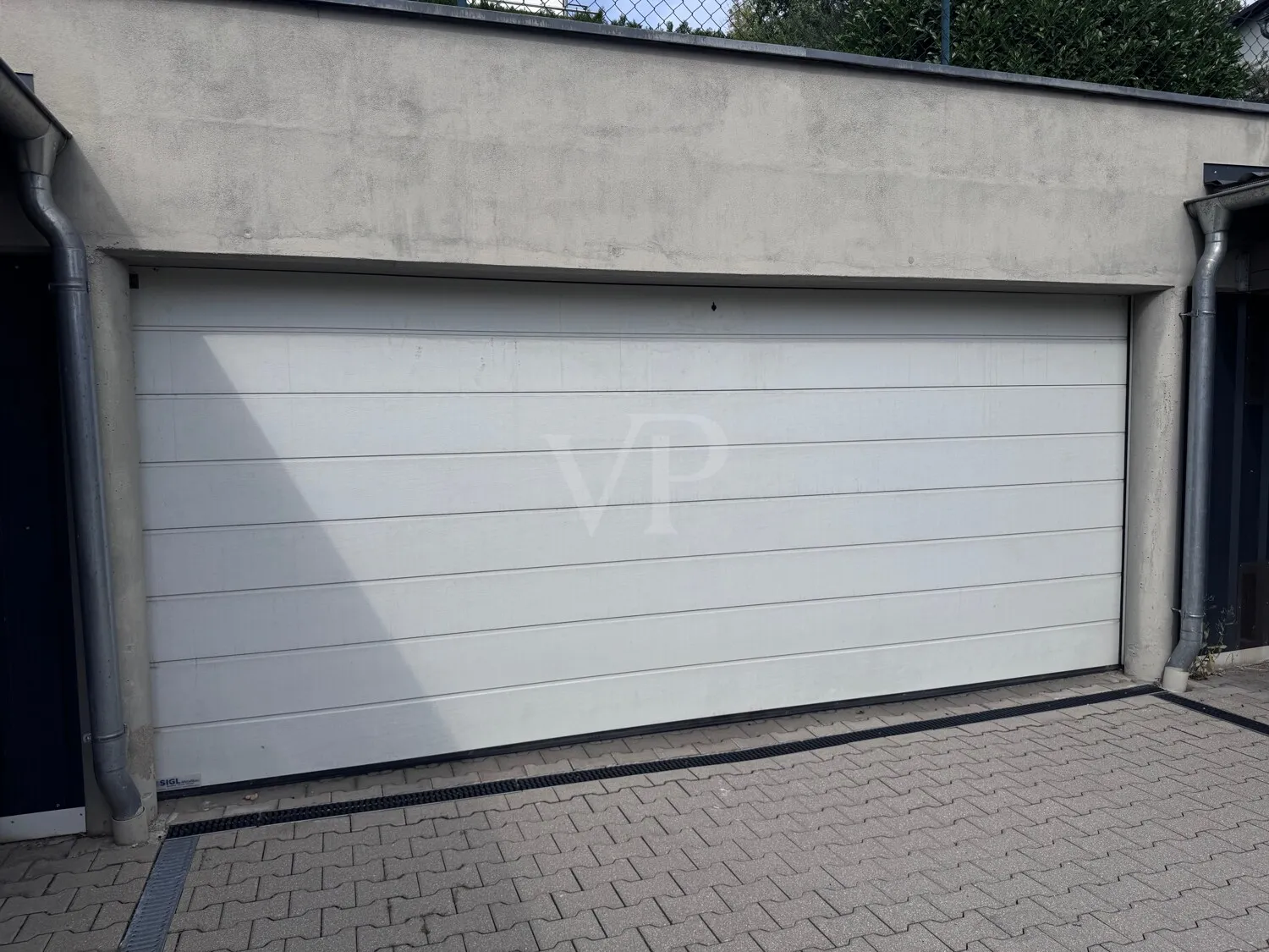 Geräumige und gepflegte Wohnung mit Stellplatz und Küche