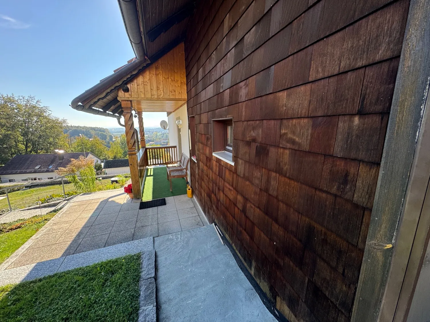 Einfamilienhaus in wunderbarer Lage, Keller und 2 Garagen