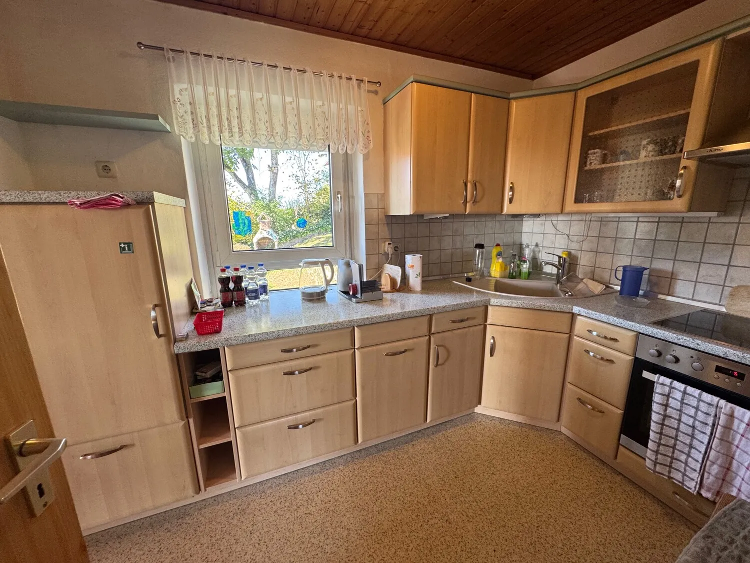 Einfamilienhaus in wunderbarer Lage, Keller und 2 Garagen
