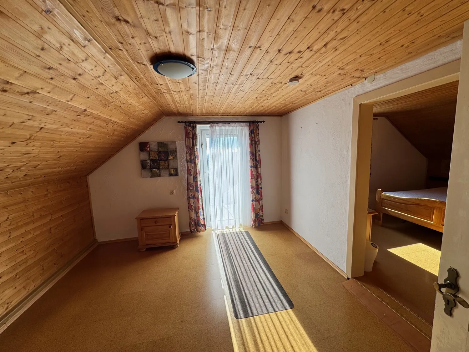 Einfamilienhaus in wunderbarer Lage, Keller und 2 Garagen