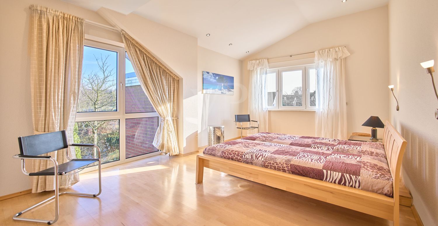 Schlafzimmer mit Ankleide OG
