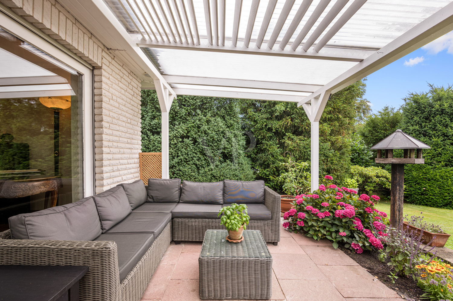 überdachte Terrasse