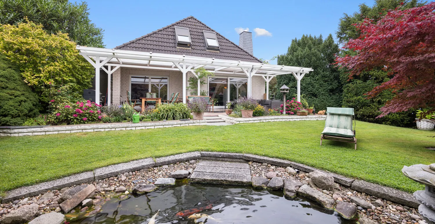 Garten mit Schwimmteich