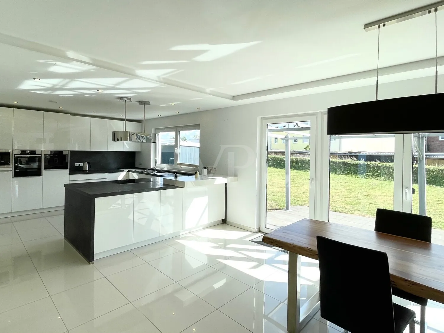 Brand new house with partial commercial use!