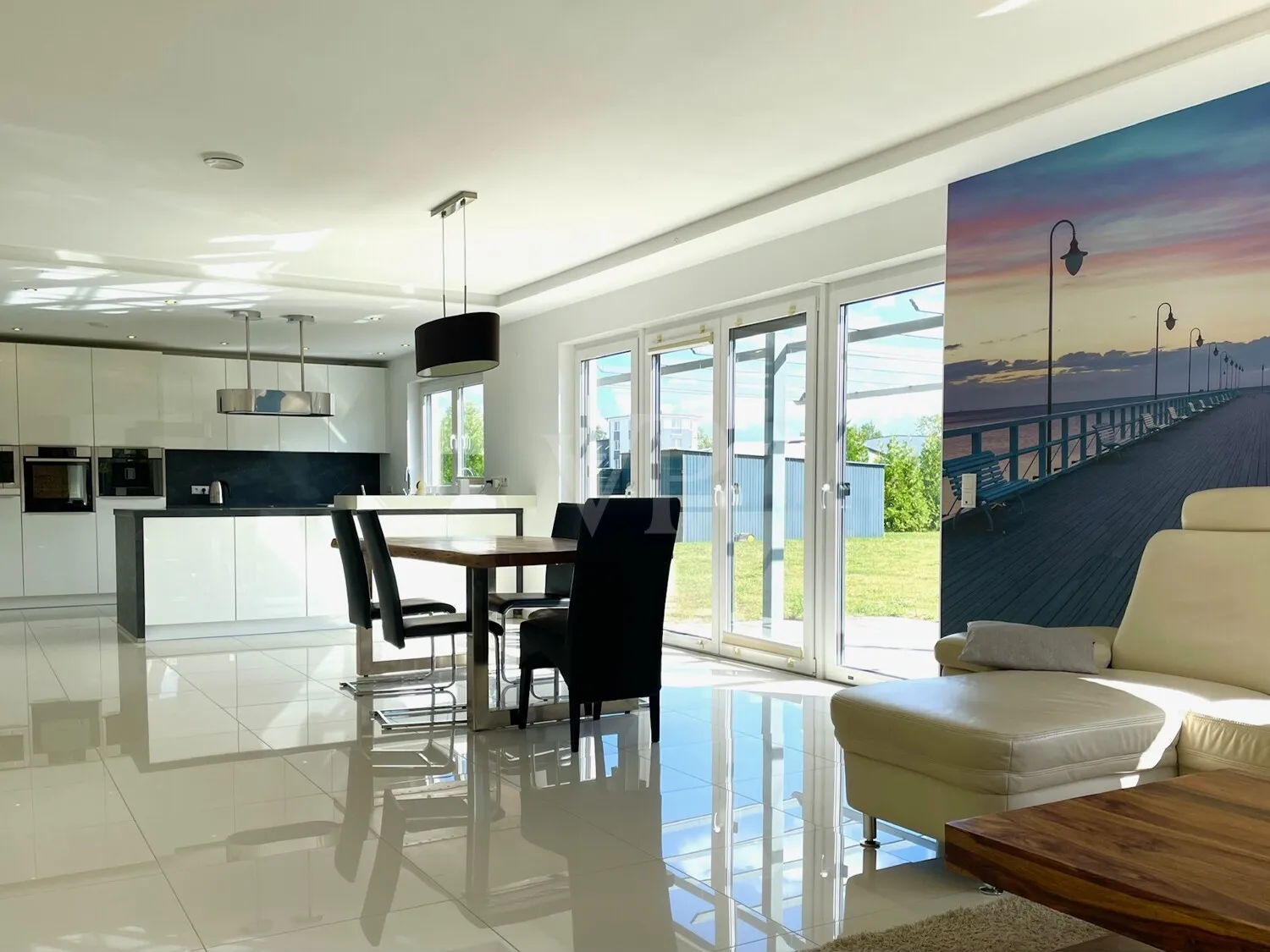 Brand new house with partial commercial use!