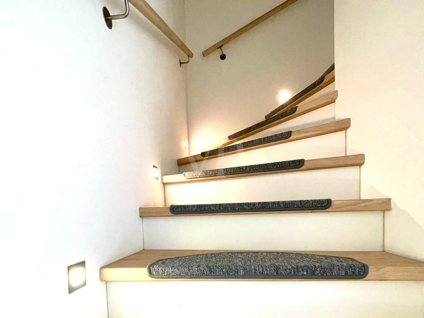 Brand new house with partial commercial use!