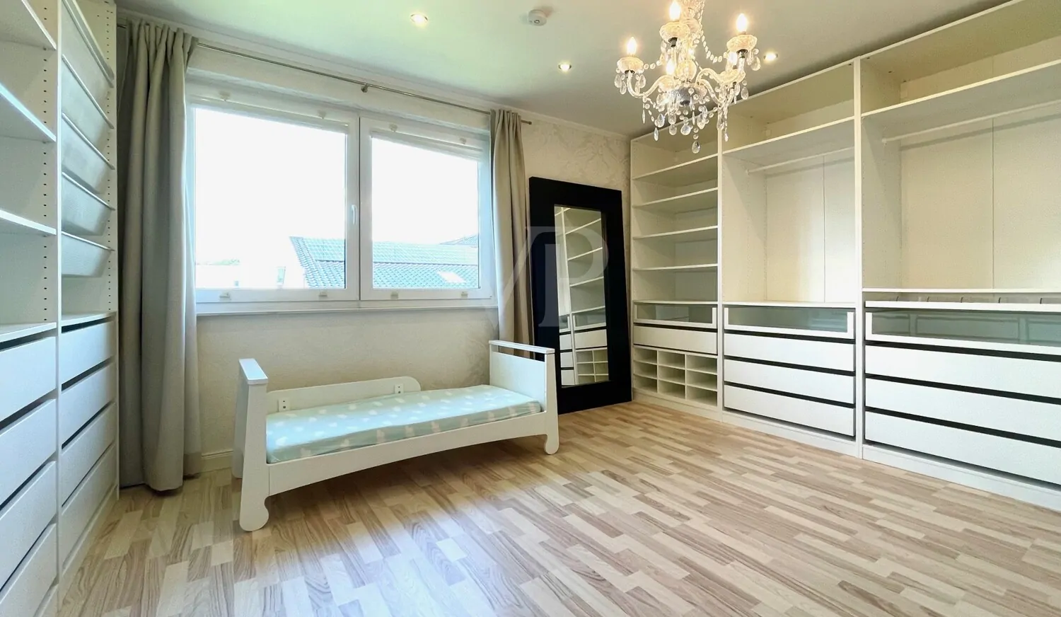 Neuwertiges Haus mit teilgewerblicher  Nutzung!